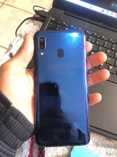 Celular + Fone + Carregador portátil
