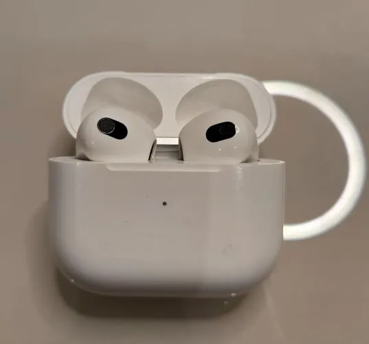 AirPods 3 with Wireless Charging Case