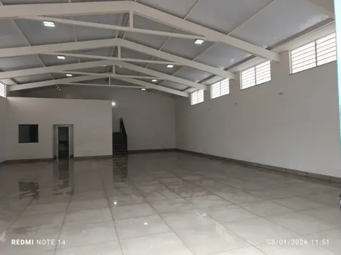 ALUGO GALPÃO NO CENTRO COM 200m²