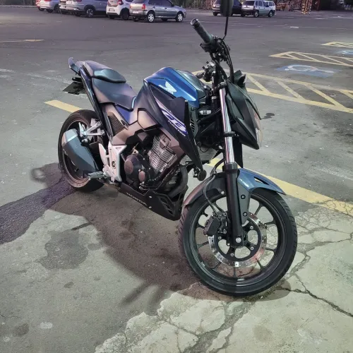 Honda CB 300F twister impecável inteira revisionada com 7800 KM moto novinha tem passagem