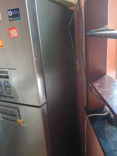 Geladeira Samsung , compressor queimado venda pra retirada de peças .