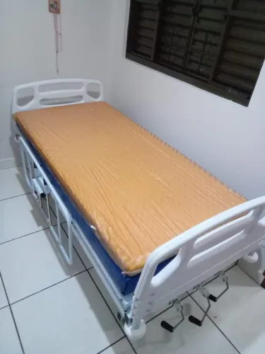 Cama hospitalar levanta leito - 3 manivelas semi nova