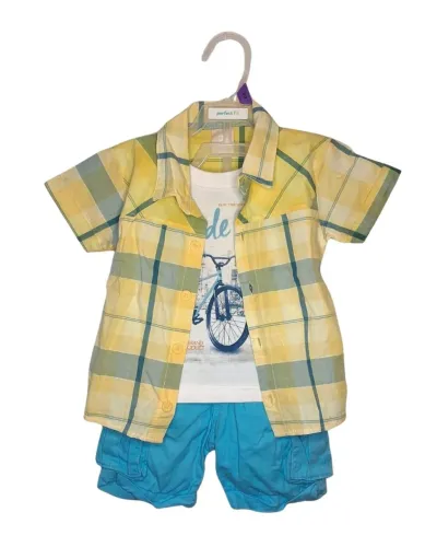 Conjunto de Bermuda e camisa/camiseta