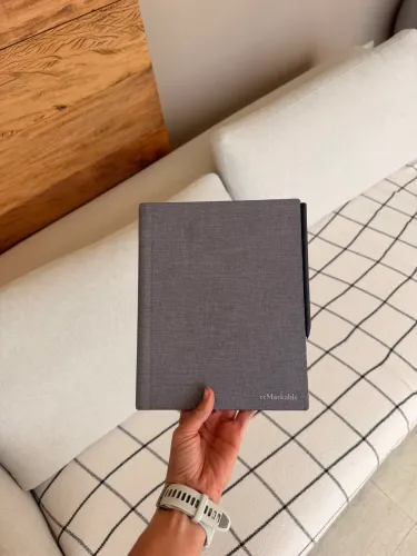 reMarkable 2 (Paper Tablet) com Marker Plus e capa Folio