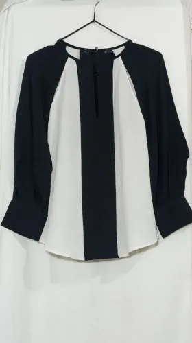 Blusa bicolor feminina 