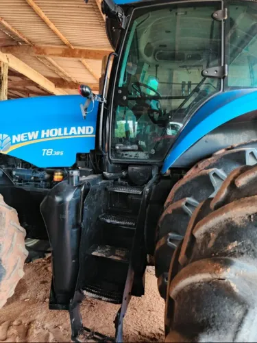 New holland T8