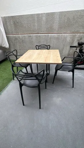 Mesa 4 lugares com cadeira