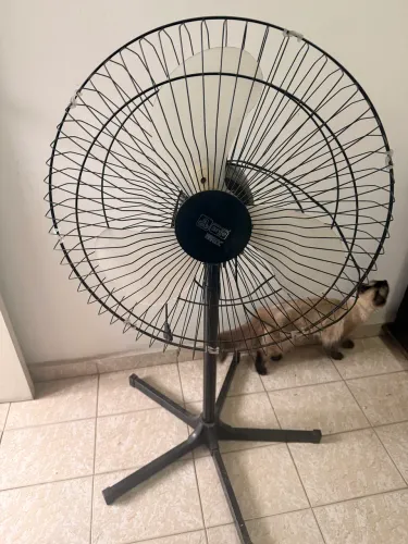 Ventilador de chão grande e potente