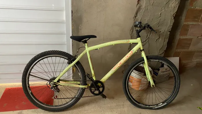 Bicicleta aro 26, vendo e troco!