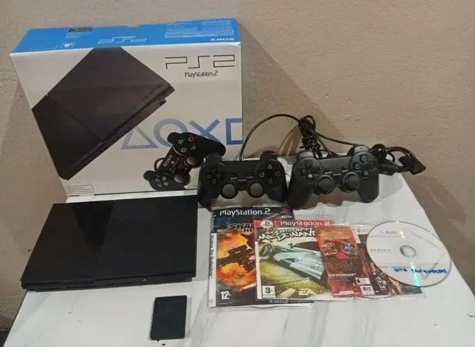 PS2 com 10 jogos de CD