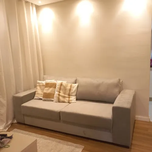 Sofá de 3 lugares Retrátil semi novo.