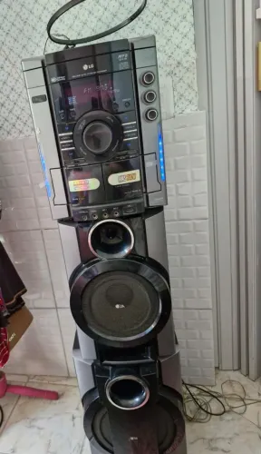 SOM LG 2 caixas ( funcionando somente AM/FM )<br>R$ 200,00