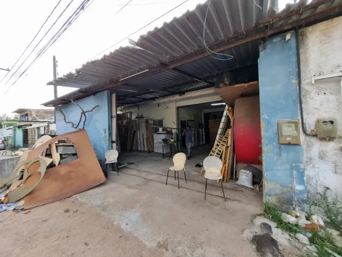 Galpão com escritório no Cordeiro com 372m2.
