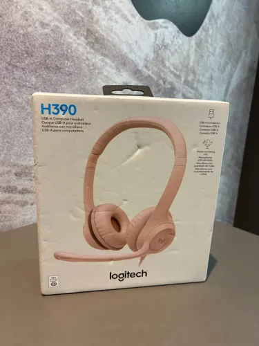 headset com fio USB Logitech H390 na cor rosa