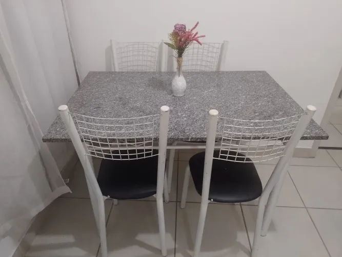 Mesa com cadeiras