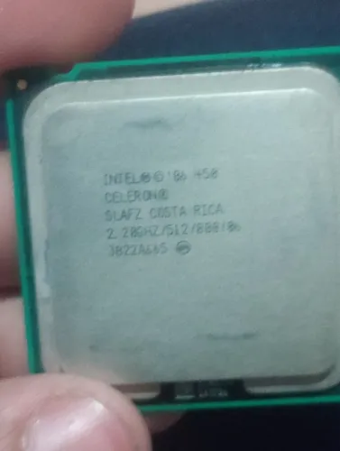 Vendo processador Intel Celeron 450 (Soquete LGA 775 / 2.20 GHz).