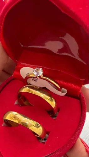 Kit par de alianças casamento + anel solitário aço inoxidável + caixinha de veludo