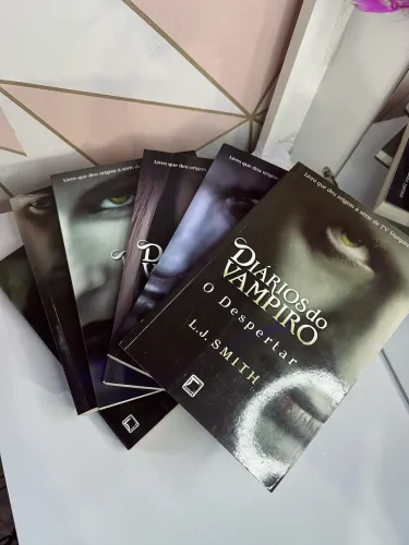 livros diários de um vampiro