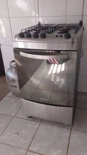 Fogão Electrolux funcionando perfeitamente.