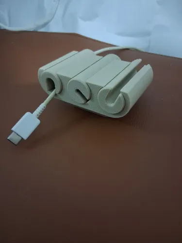 Suporte organizador de cabos de mesa
