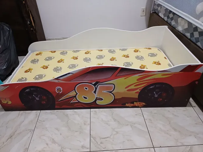 Cama carro infantil MC Relâmpago 