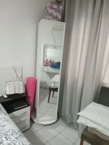Vende-se uma sapateira giratória