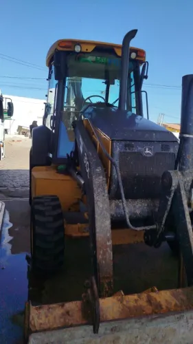 RETROESCAVADEIRA JOHN DEERE 310L - ANO 2020 - 5.205,6 HORAS