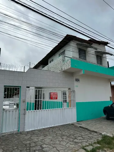 kitnet com duas casas de dois quartos