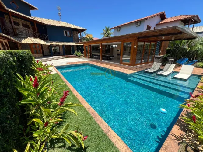 TRIPLEX EM 2 LOTES COM PISCINA AQUECIDA NO COND BOUGAINVILLE II