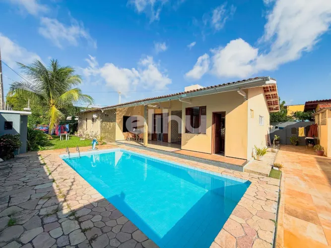 Casa à venda na Cidade dos Funcionários | A 100m da Av. Oliveira Paiva