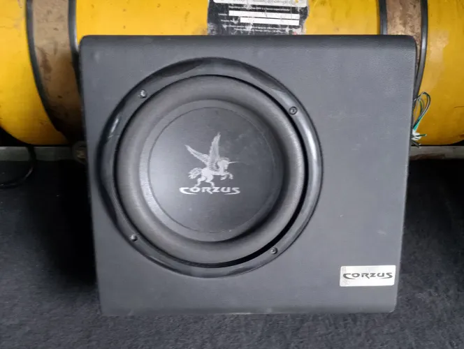 Subwoofer Corzus - excelente som interno