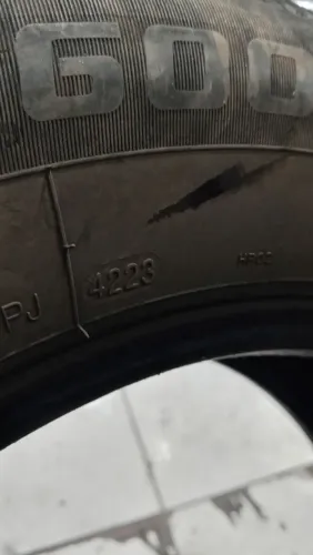 Pneu  215/65R16 