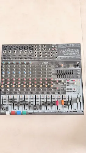 Mesa de Som - BEHRINGR X1832