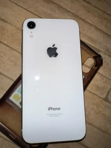 iPhone XR 64GB impecável sem marcas de uso.