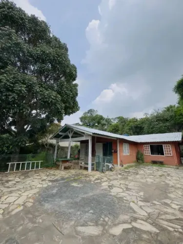 Casa Térrea com Amplo Terreno na Chácara Santo Antônio Carapicuíba