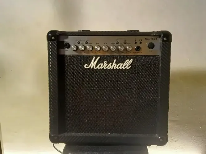 Amplificador Marshall MG15CFX