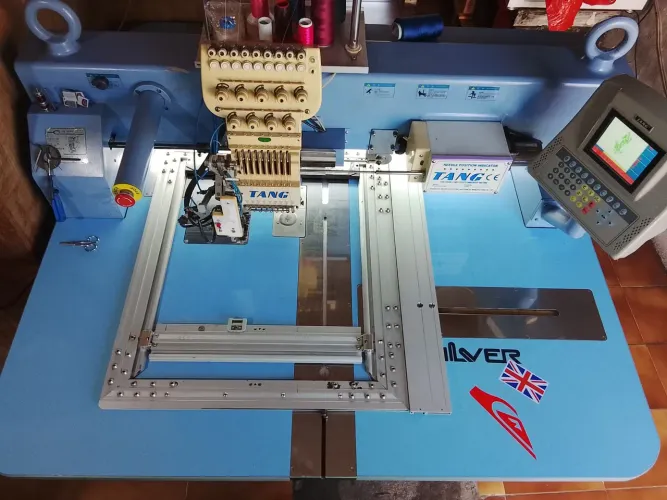 Máquina de bordado Tang modelo GG901 