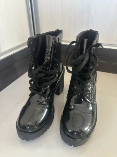 Bota preta cano baixo 