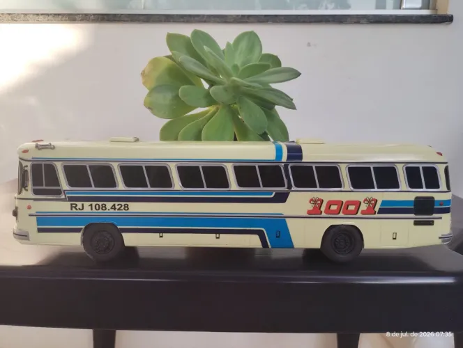 Miniatura de ônibus 1/32