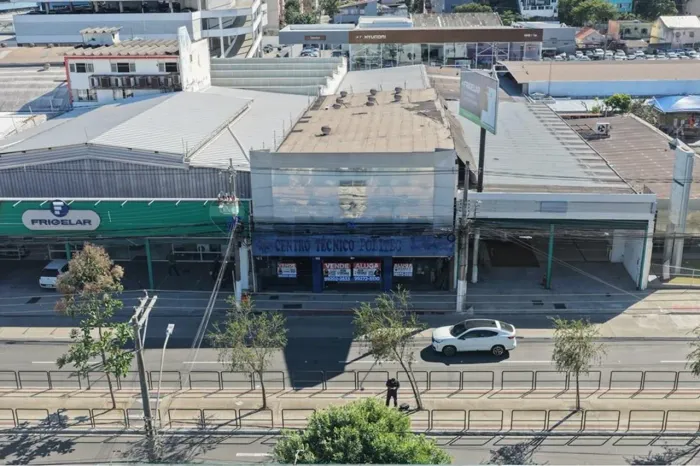 "Prédio Comercial no Horto: 885m² por Ótimo Preço!"