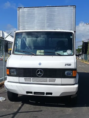 Mercedinha 710 baú.