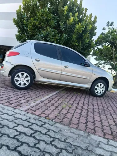 Peugeot 207 XR 1.4 Flex 8V 5P 2011