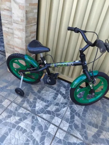 Bicicleta infantil do hulk revisada