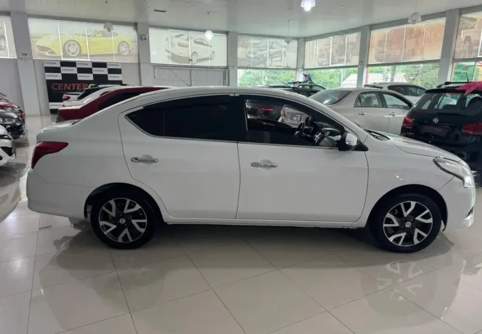 Nissan Versa SL 1.6 16V Flexstart 4P Aut. 2017