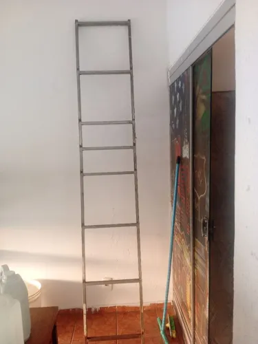 Escada, estrutura pra suporte etc