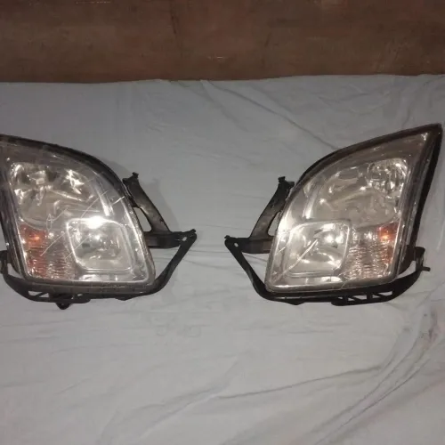 Vendo"FAROL DO FORD FUSION"