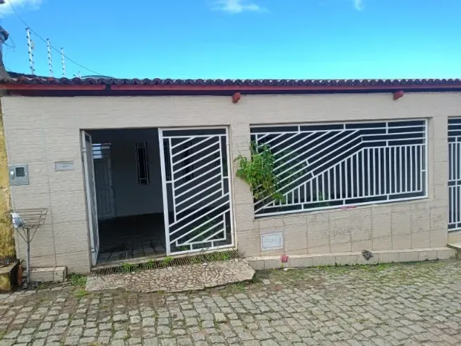 Vendo casa de 4 quartos nas Populares Bonfim II.