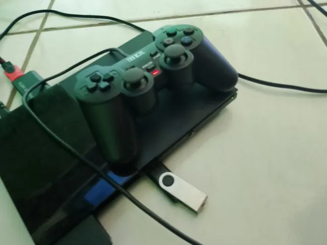 Vendo PS2 com vários jogos 