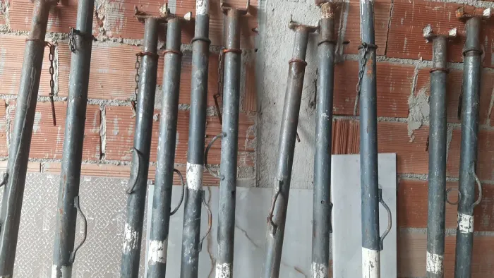 Contrata se ajudante de obra pra hoje 