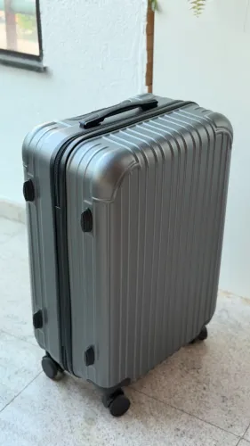 Mala de Viagem Rígida Prata Tamanho Médio (Usada 1x)